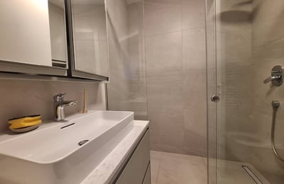 Alquiler de un amplio apartamento de 3 habitaciones, 73 m², centro de Novi Belgrado, Serbia